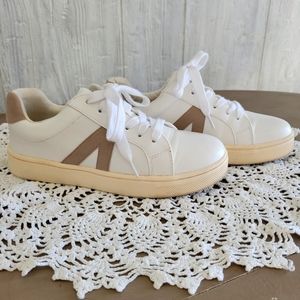 Womens size 5 MIA sneakers